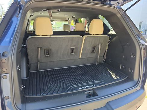 Used 2023 Chevrolet Traverse LS AWD/4WD image 23