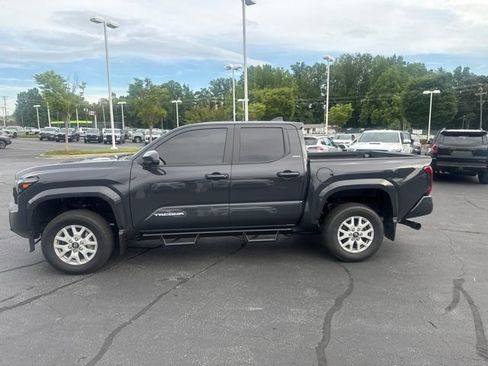 Used 2024 Toyota Tacoma SR5 AWD/4WD image 7