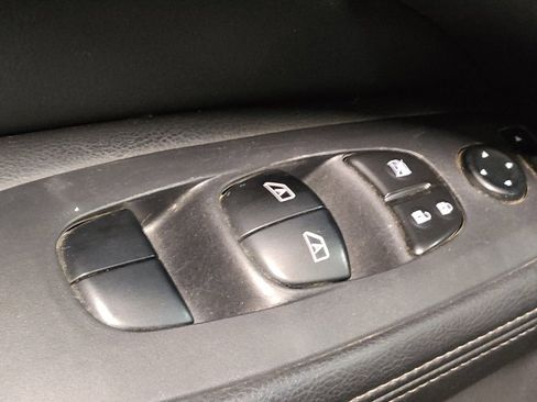 Used 2018 Nissan Pathfinder SL FWD image 27