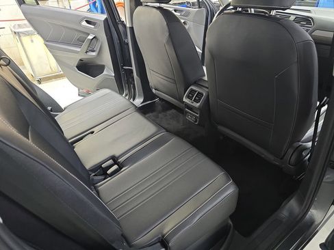 Used 2022 Volkswagen Tiguan SE image 12