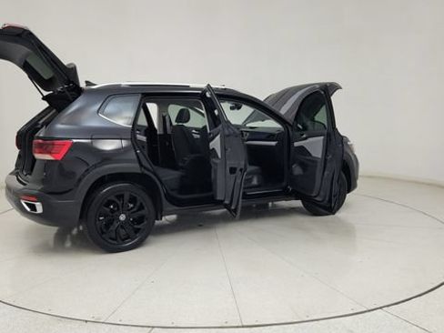 Used 2024 Volkswagen Taos SE FWD image 19