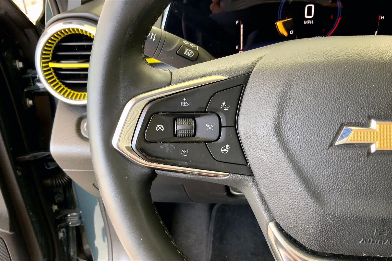 Used 2025 Chevrolet Trax LT w/ LT Convenience Package FWD image 23