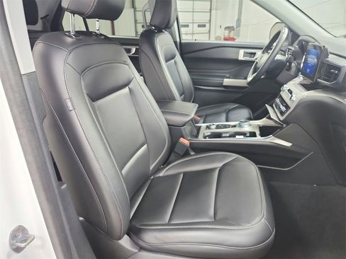 Used 2024 Ford Explorer XLT w/ Equipment Group 202A image 36