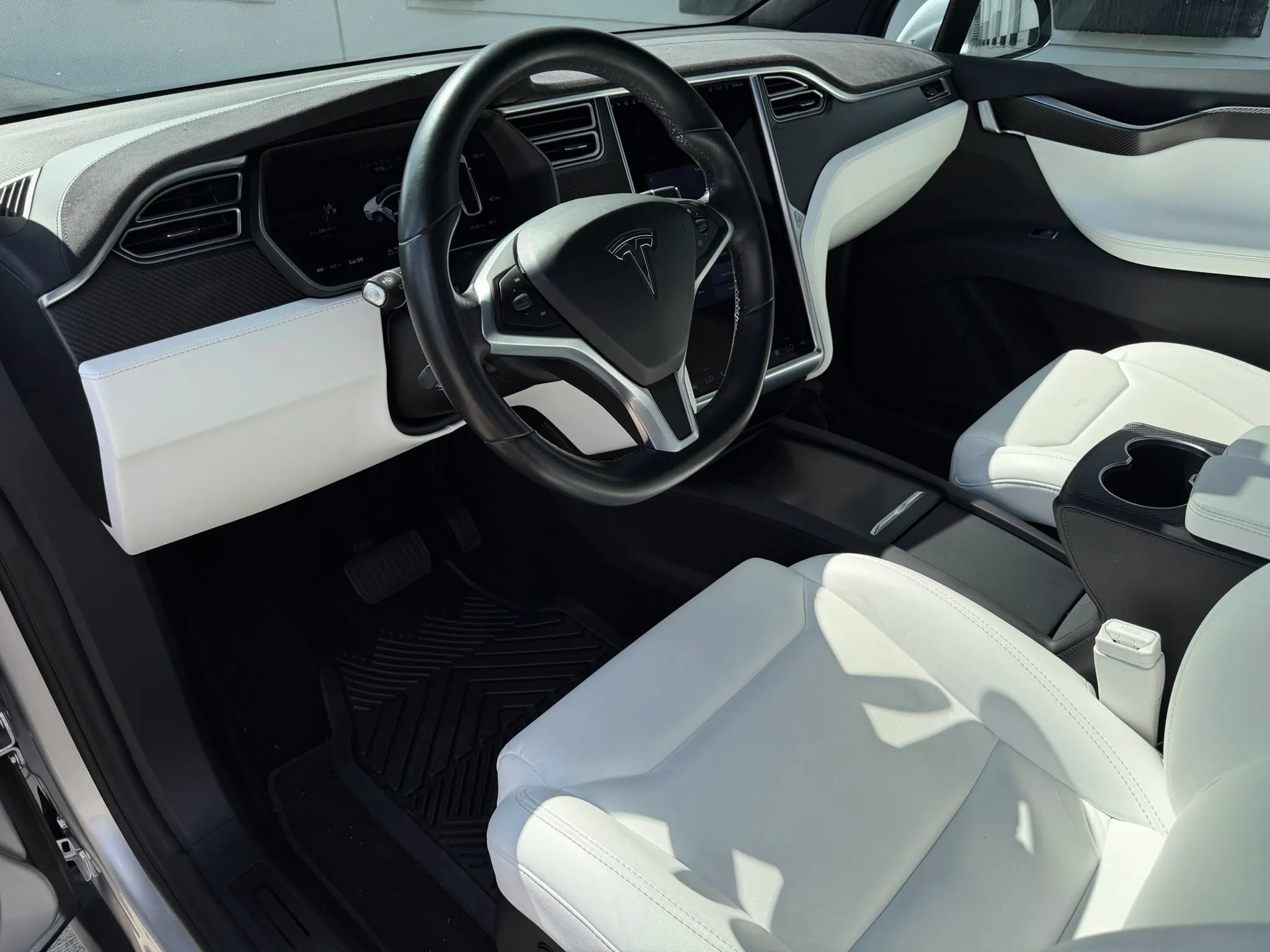 Used 2017 Tesla Model X 75D AWD/4WD image 10