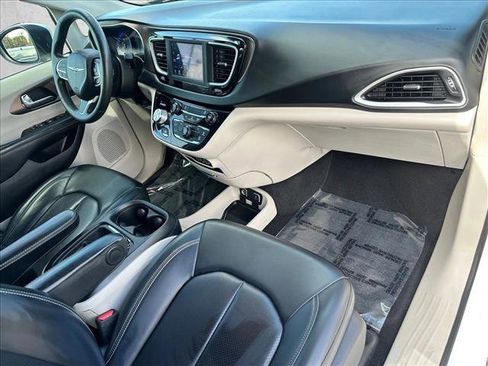 Used 2021 Chrysler Voyager Lxi image 21