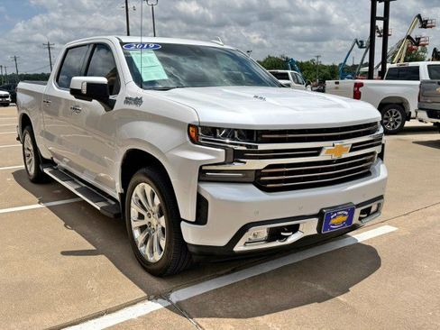 Used 2019 Chevrolet Silverado 1500 High Country w/ Technology Package AWD/4WD image 7