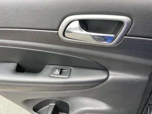 Certified 2018 Jeep Grand Cherokee Altitude AWD/4WD image 17