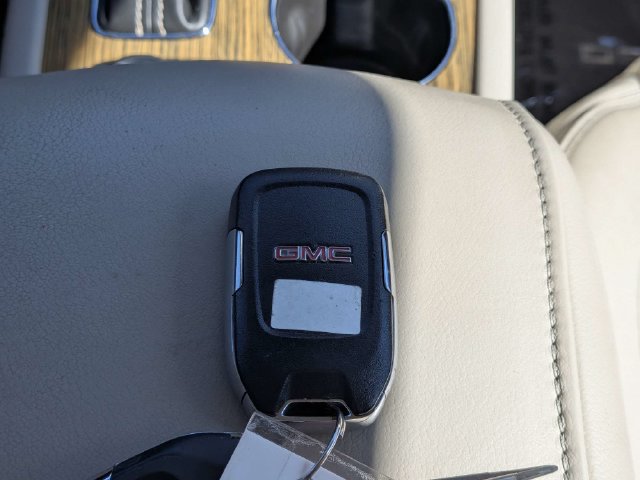 Used 2017 GMC Acadia Denali w/ Technology Package FWD image 31