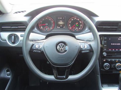 Used 2022 Volkswagen Passat 2.0T SE image 34