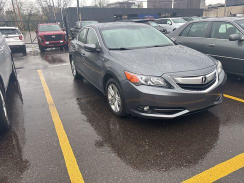 Used 2013 Acura ILX Hybrid w/ Technology Package image 3