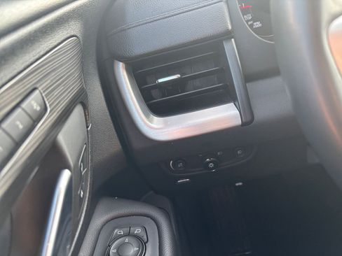 Used 2023 GMC Terrain SLT image 34