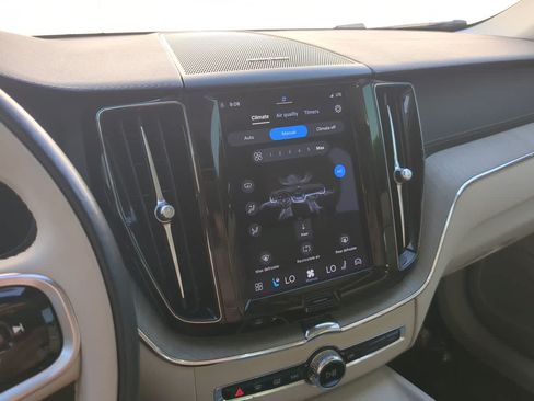 Used 2023 Volvo XC60 B5 Ultimate w/ Protection Package Premier FWD image 30