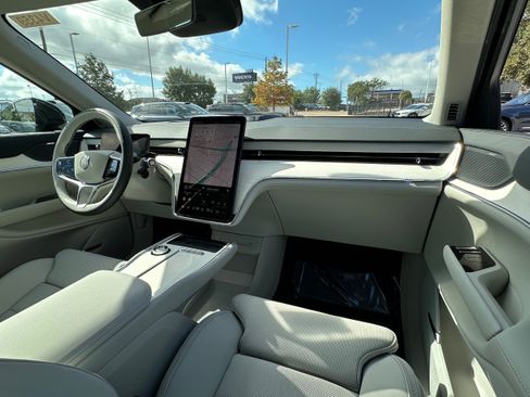 New 2025 Volvo EX90 Plus image 11