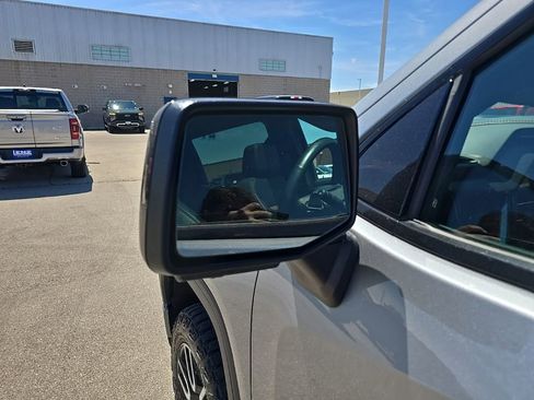 Used 2024 GMC Sierra 1500 AT4 w/ Technology Package AWD/4WD image 10