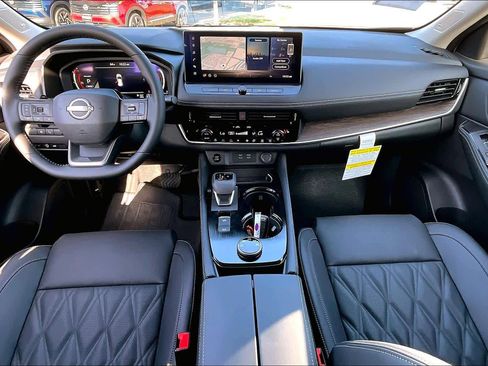 New 2026 Nissan Rogue Platinum image 5