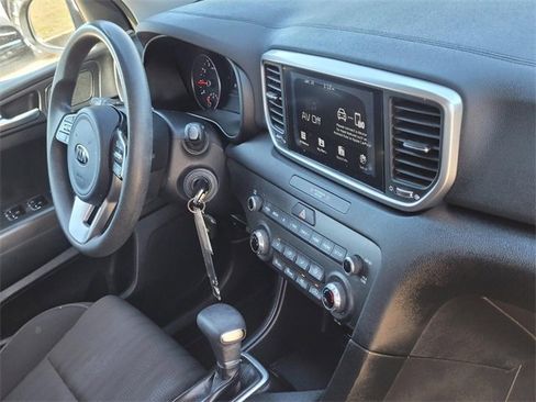 Used 2020 Kia Sportage LX image 11