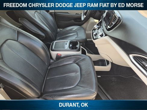 Used 2022 Chrysler Pacifica Touring-L FWD image 9