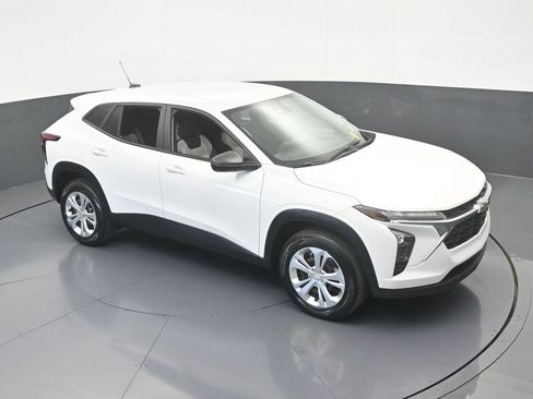 Used 2024 Chevrolet Trax LS w/ Driver Confidence Package image 49