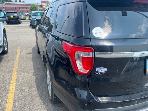 Used 2017 Ford Explorer XLT w/ Equipment Group 202A AWD/4WD image 9