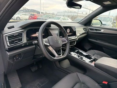Used 2025 Volkswagen Atlas Cross Sport SE image 10