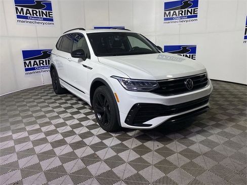 Used 2023 Volkswagen Tiguan SE R-Line image 1