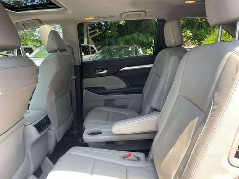 Used 2017 Toyota Highlander XLE AWD/4WD image 11