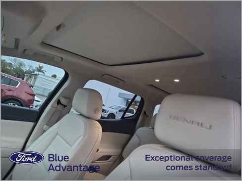 Used 2022 GMC Acadia Denali w/ Denali Ultimate Package image 10