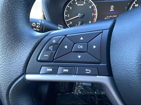 Used 2025 Nissan Altima 2.5 SV image 21