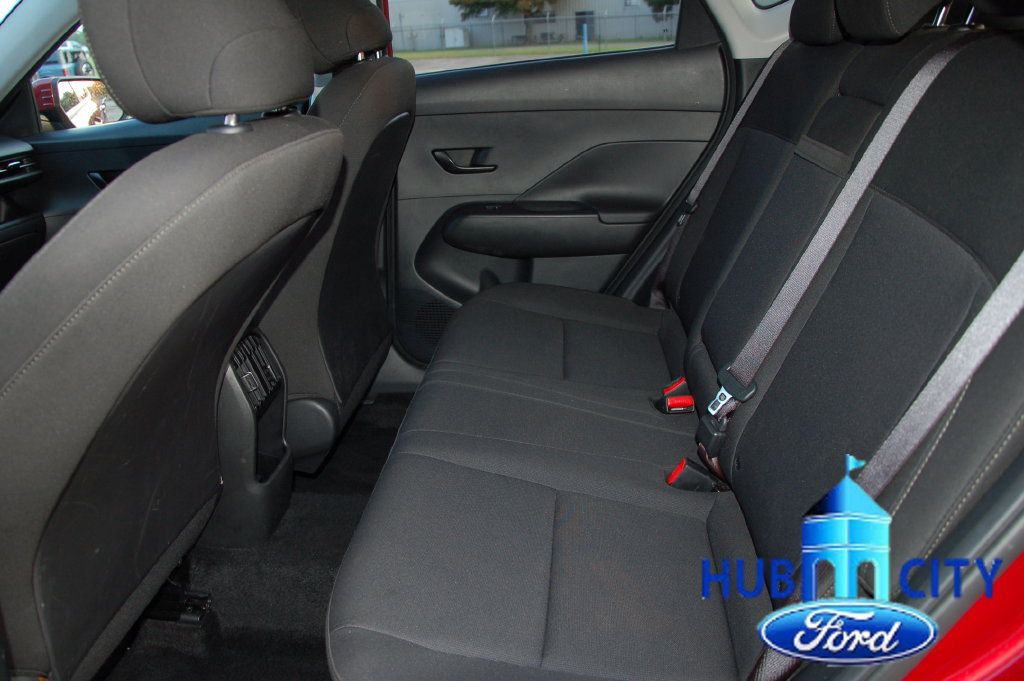 Used 2025 Hyundai Kona SEL FWD image 12