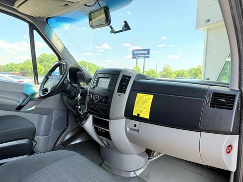 Used 2018 Mercedes-Benz Sprinter 2500 image 21