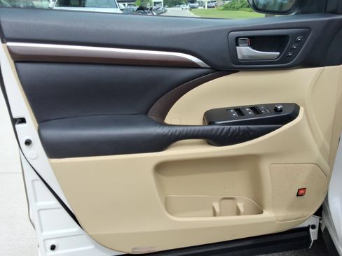 Used 2016 Toyota Highlander Limited AWD/4WD image 23