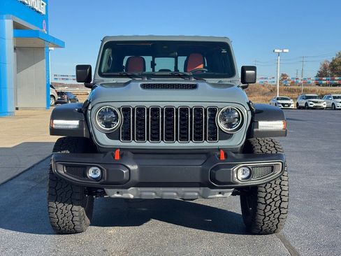 Used 2025 Jeep Gladiator Mojave w/ Convenience Group image 2