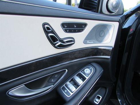 Used 2018 Mercedes-Benz S 560 4MATIC Sedan image 7