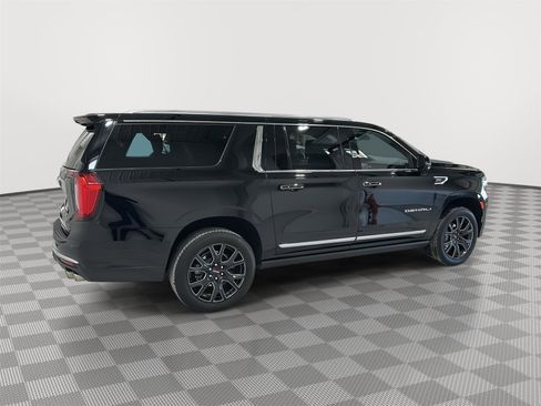 Used 2024 GMC Yukon XL Denali w/ Denali Reserve Package image 6