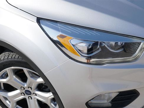 Certified 2019 Ford Escape Titanium FWD image 3