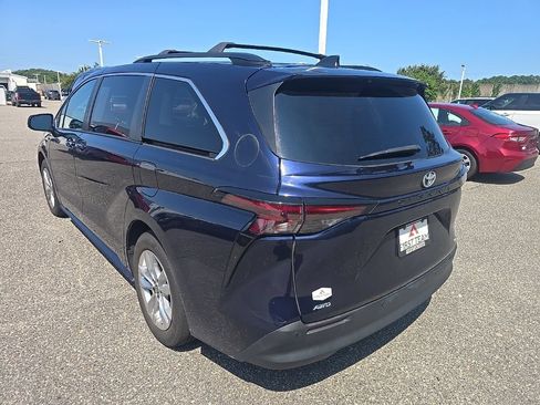 Used 2024 Toyota Sienna XLE w/ XLE Plus Package AWD/4WD image 7