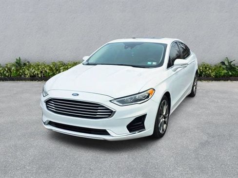 Used 2019 Ford Fusion SEL image 2
