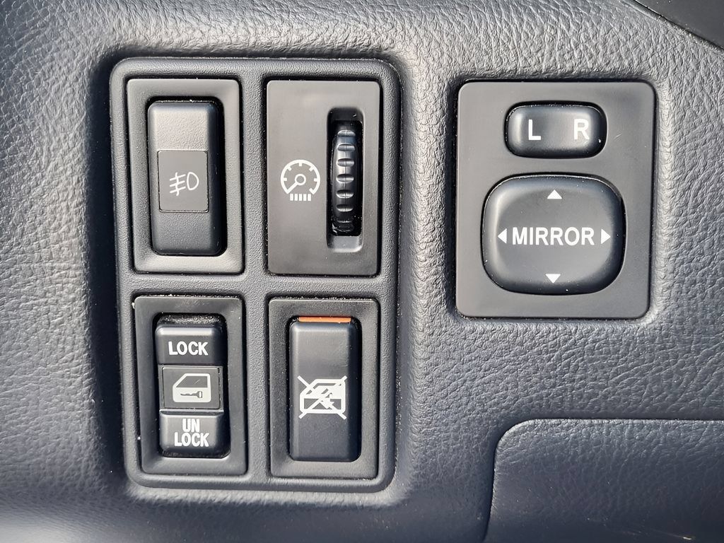 Used 2005 Toyota MR2 RWD image 18