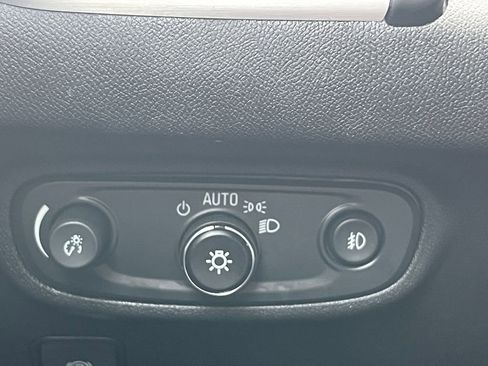 Used 2024 GMC Terrain SLT image 12