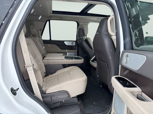 Used 2022 Lincoln Navigator Reserve image 13