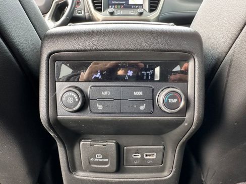 Used 2021 GMC Acadia Denali w/ Denali Ultimate Package image 14