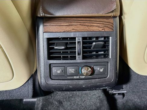 Used 2014 Toyota Avalon Limited w/ Technology Package FWD image 23