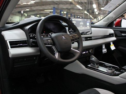 New 2026 Mitsubishi Outlander SE image 5