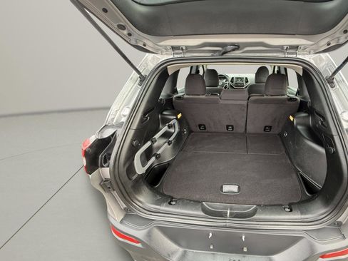 Used 2017 Jeep Cherokee Sport w/ Cold Weather Group image 13