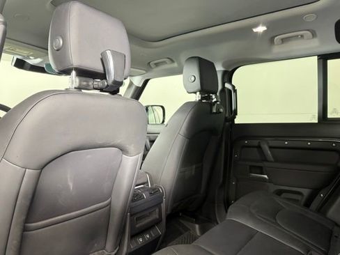 Used 2025 Land Rover Defender 110 S image 25