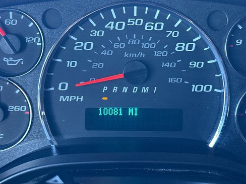 Used 2024 GMC Savana 2500 w/ Driver Convenience Package RWD image 25