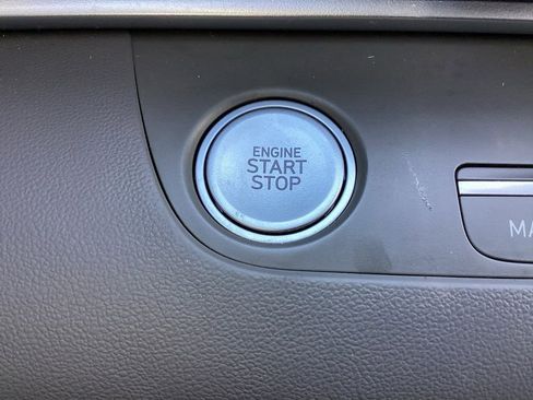 Used 2025 Hyundai Elantra SEL image 25