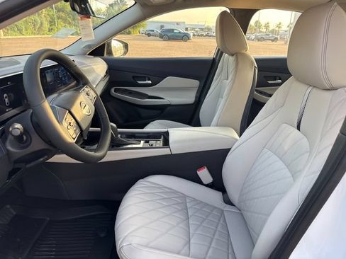 New 2026 Nissan Sentra SL FWD image 9