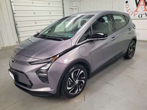 Used 2023 Chevrolet Bolt LT image 2
