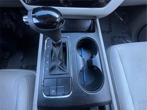 Used 2017 Kia Sedona LX image 11